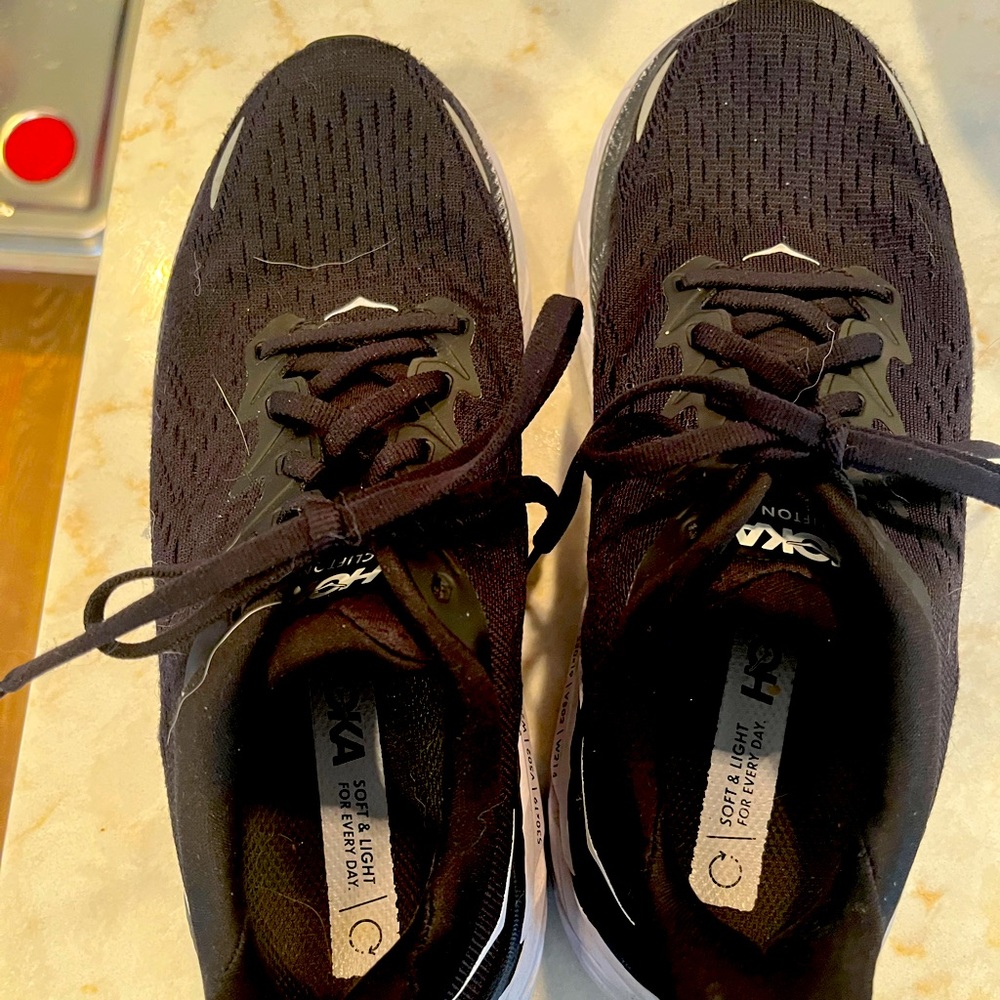 Black womens Hokas. Size 6